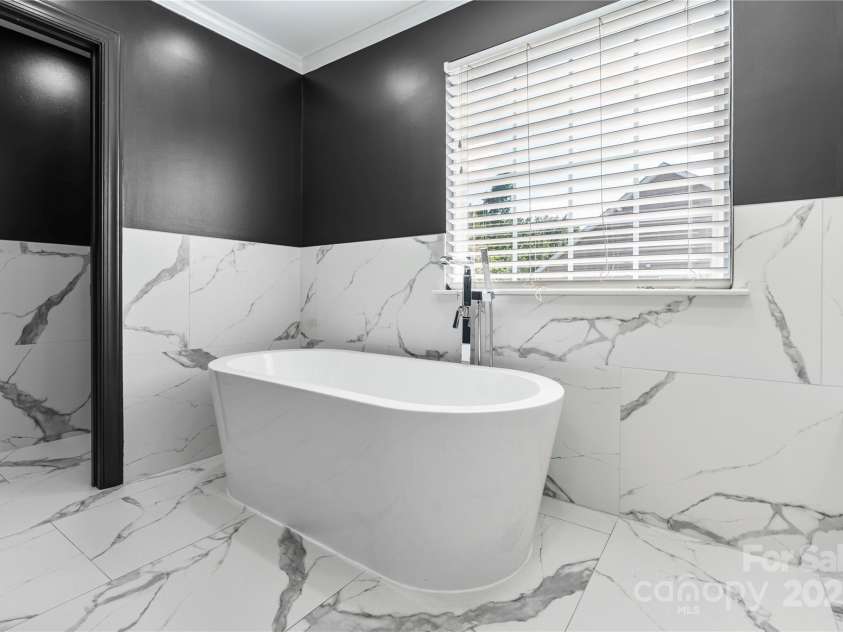 11009 Royal Colony Drive, Waxhaw, NC 28173.  MLS# CAR4295056, YatesRealty ID 33972. Primary