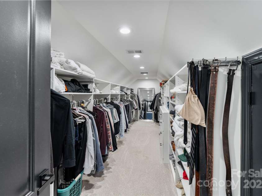 11009 Royal Colony Drive, Waxhaw, NC 28173.  MLS# CAR4295056, YatesRealty ID 33972. Primary closet