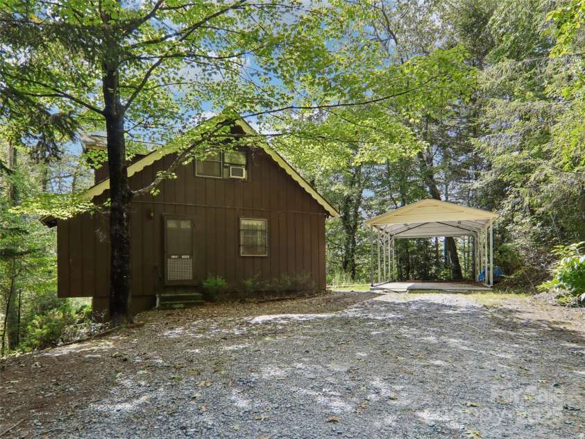 32 Old Little Mountain Road, Pisgah Forest, NC 28768.  MLS# CAR4293135, YatesRealty ID 33973. 