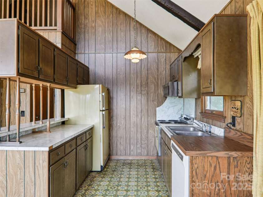 32 Old Little Mountain Road, Pisgah Forest, NC 28768.  MLS# CAR4293135, YatesRealty ID 33973. 