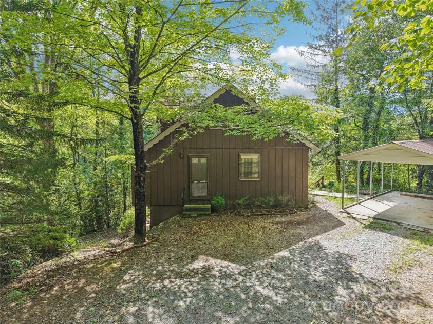32 Old Little Mountain Road, Pisgah Forest, NC 28768.  MLS# CAR4293135, YatesRealty ID 33973. 
