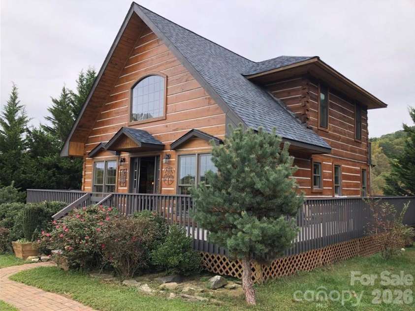 836 Burney Mountain Road, Fletcher, NC 28732.  MLS# CAR4398435, YatesRealty ID 33973. 