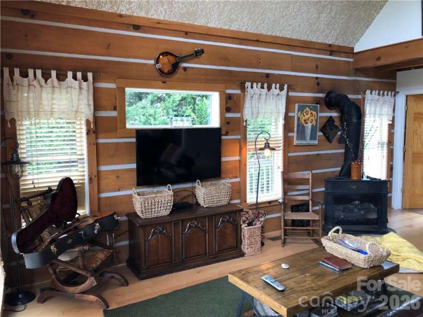 836 Burney Mountain Road, Fletcher, NC 28732.  MLS# CAR4398435, YatesRealty ID 33973. 