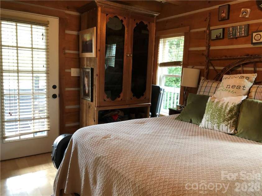 836 Burney Mountain Road, Fletcher, NC 28732.  MLS# CAR4398435, YatesRealty ID 33973. 