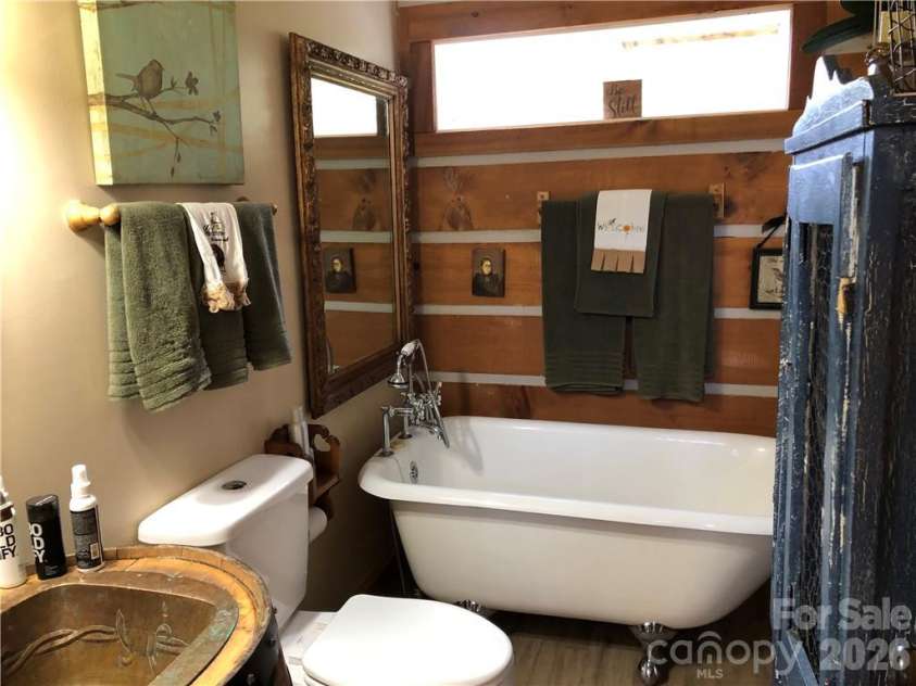 836 Burney Mountain Road, Fletcher, NC 28732.  MLS# CAR4398435, YatesRealty ID 33973. 