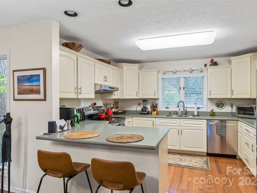 26B Cedarwood Trail, Asheville, NC 28803.  MLS# CAR4271410, YatesRealty ID 33974. 