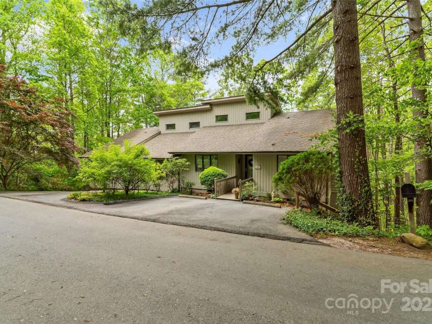 26B Cedarwood Trail, Asheville, NC 28803.  MLS# CAR4271410, YatesRealty ID 33974. 