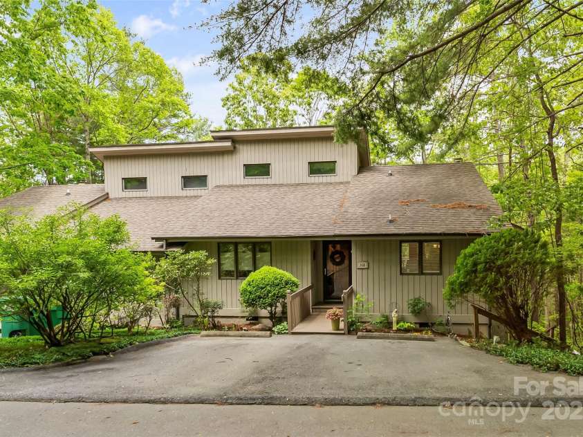 26B Cedarwood Trail, Asheville, NC 28803.  MLS# CAR4271410, YatesRealty ID 33974. 
