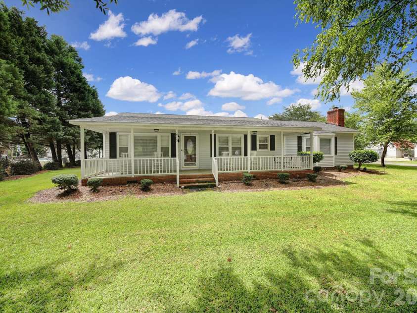 215 Stevens Street, Kershaw, SC 29067.  MLS# CAR4392816, YatesRealty ID 33975. 