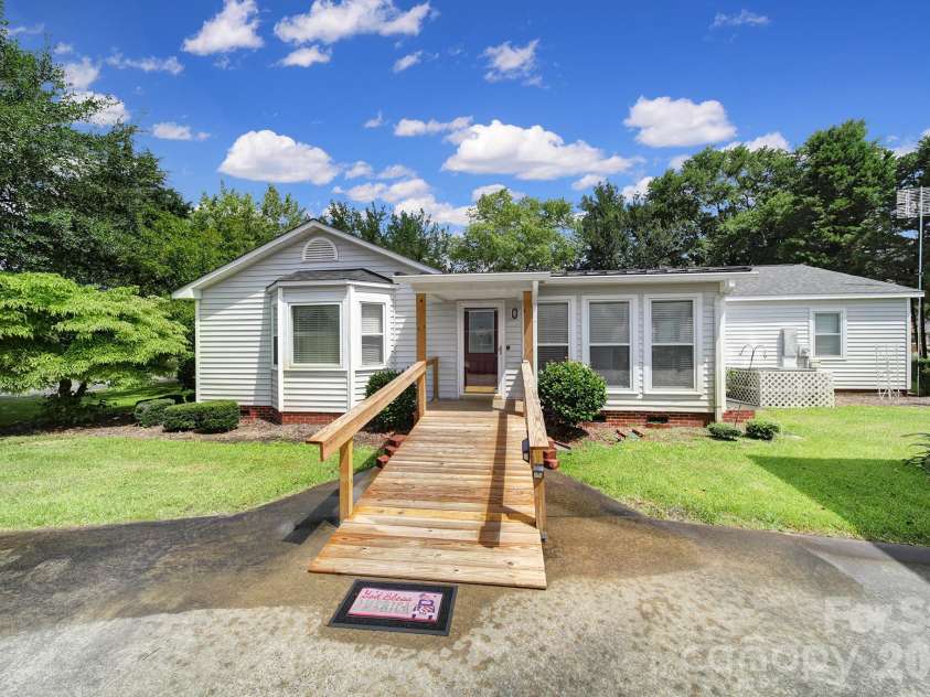 215 Stevens Street, Kershaw, SC 29067.  MLS# CAR4392816, YatesRealty ID 33975. 