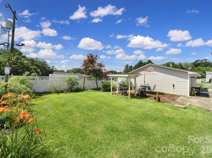 215 Stevens Street, Kershaw, SC 29067.  MLS# CAR4392816, YatesRealty ID 33975. 