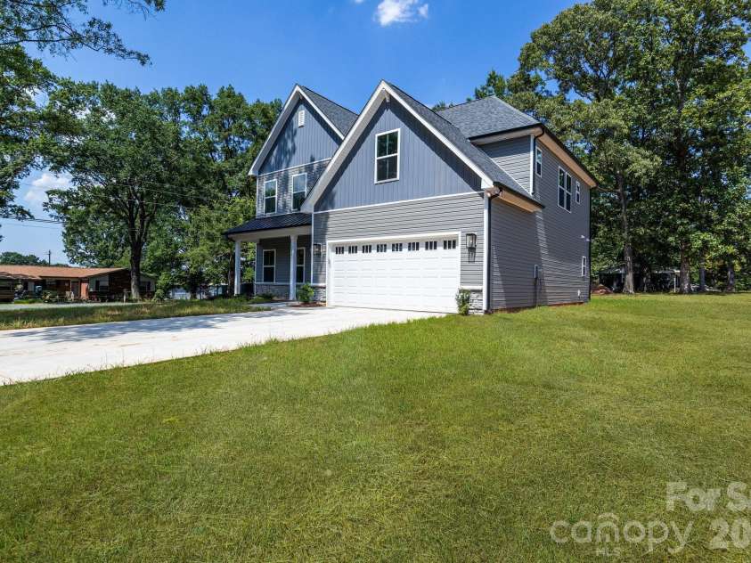 201 Henderson Circle, Harrisburg, NC 28075.  MLS# CAR4284809, YatesRealty ID 33976. 