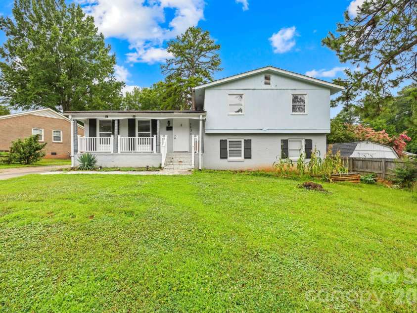 1131 Mt Kisco Drive, Charlotte, NC 28213.  MLS# CAR4398333, YatesRealty ID 33977. 