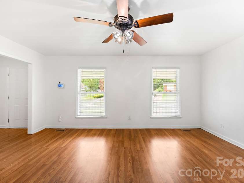 1131 Mt Kisco Drive, Charlotte, NC 28213.  MLS# CAR4398333, YatesRealty ID 33977. 