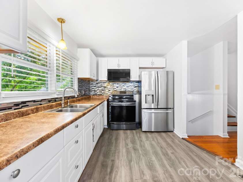 1131 Mt Kisco Drive, Charlotte, NC 28213.  MLS# CAR4398333, YatesRealty ID 33977. 