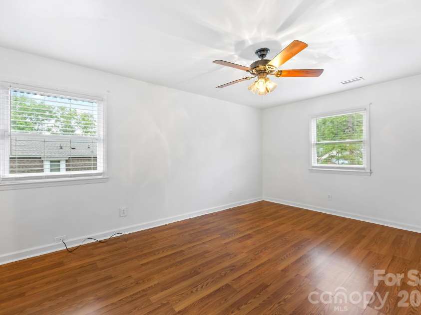 1131 Mt Kisco Drive, Charlotte, NC 28213.  MLS# CAR4398333, YatesRealty ID 33977. 