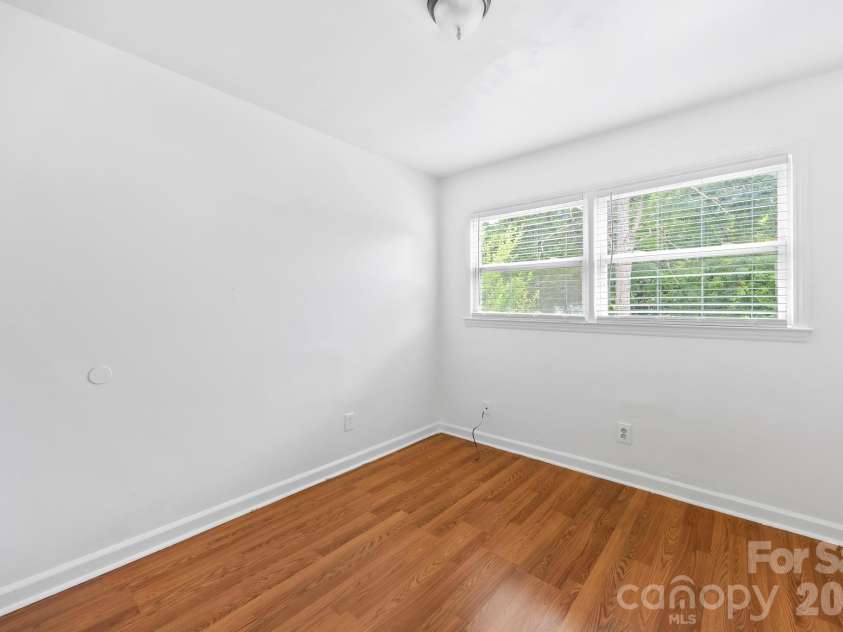 1131 Mt Kisco Drive, Charlotte, NC 28213.  MLS# CAR4398333, YatesRealty ID 33977. 
