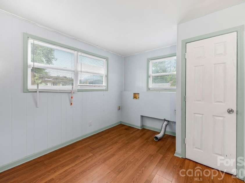 1131 Mt Kisco Drive, Charlotte, NC 28213.  MLS# CAR4398333, YatesRealty ID 33977. 