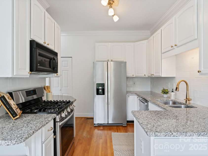 6207 Padget Parrish Court, Charlotte, NC 28270.  MLS# CAR4293490, YatesRealty ID 33977. Kitchen