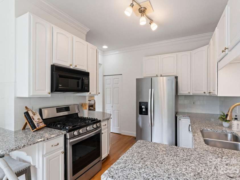 6207 Padget Parrish Court, Charlotte, NC 28270.  MLS# CAR4293490, YatesRealty ID 33977. Kitchen