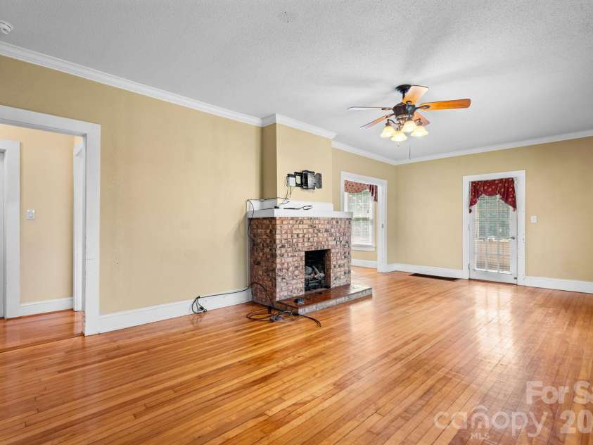 15 6th Em Street, Marion, NC 28752.  MLS# CAR4393735, YatesRealty ID 33979. 