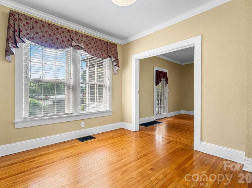 15 6th Em Street, Marion, NC 28752.  MLS# CAR4393735, YatesRealty ID 33979. 