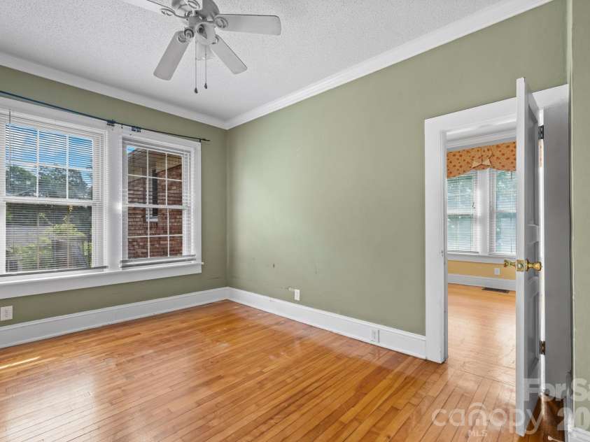 15 6th Em Street, Marion, NC 28752.  MLS# CAR4393735, YatesRealty ID 33979. 