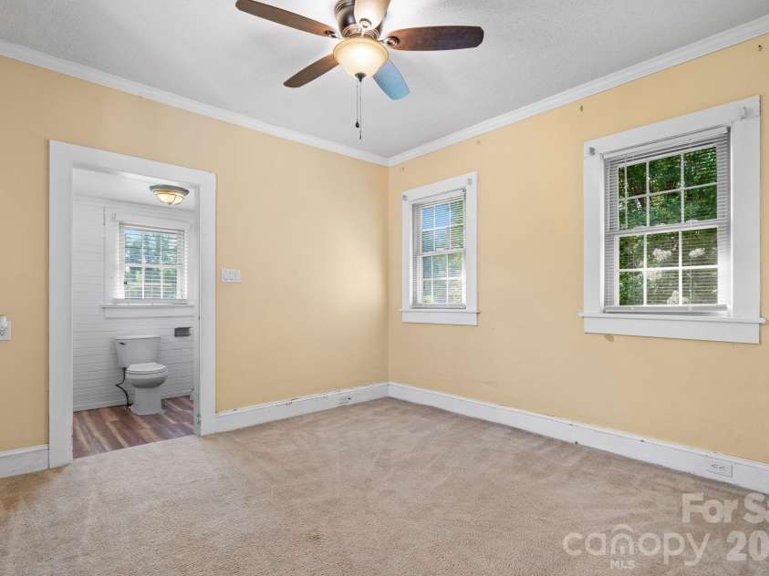 15 6th Em Street, Marion, NC 28752.  MLS# CAR4393735, YatesRealty ID 33979. 