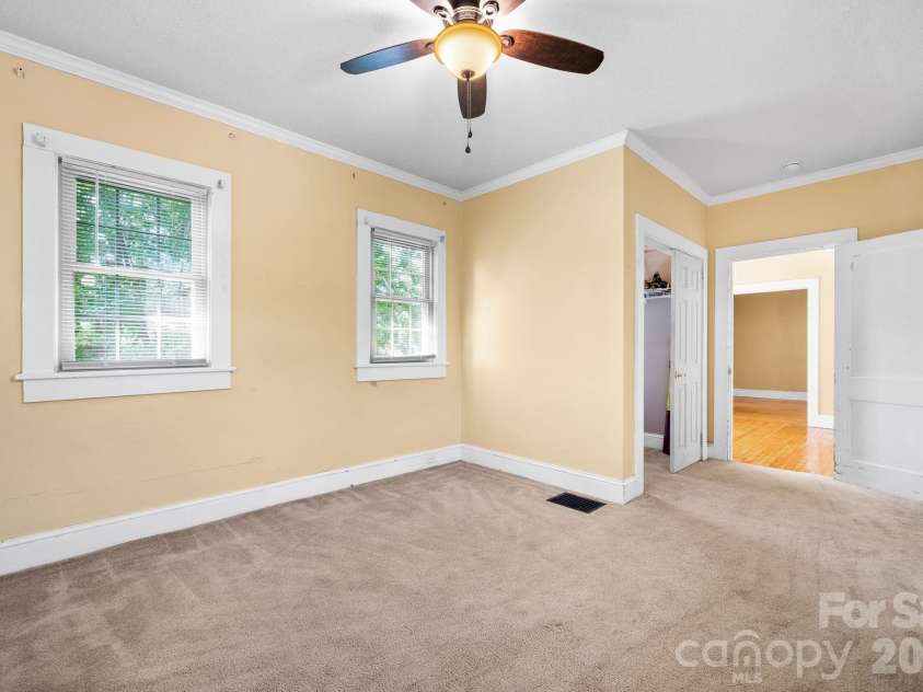 15 6th Em Street, Marion, NC 28752.  MLS# CAR4393735, YatesRealty ID 33979. 