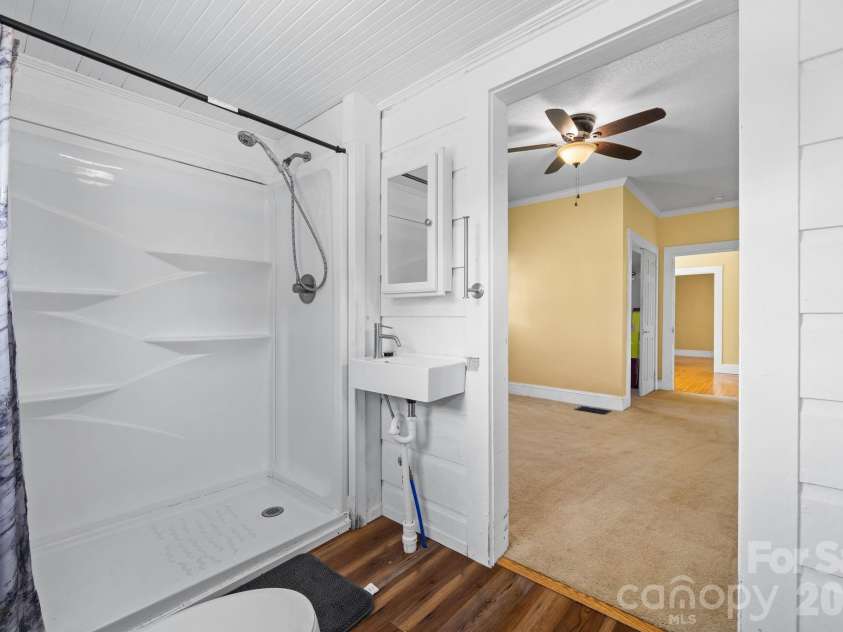 15 6th Em Street, Marion, NC 28752.  MLS# CAR4393735, YatesRealty ID 33979. 