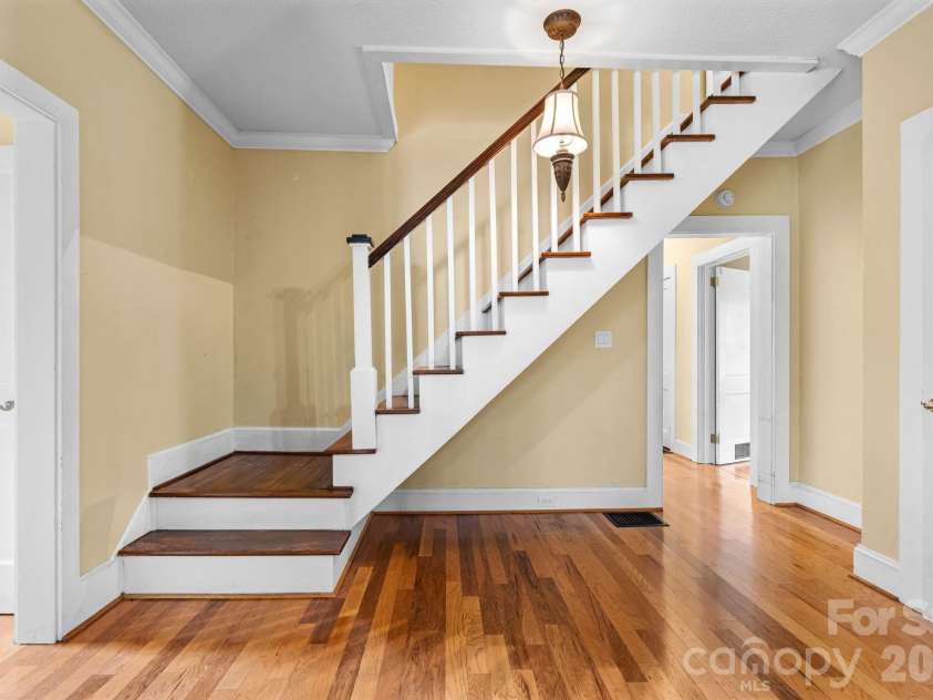 15 6th Em Street, Marion, NC 28752.  MLS# CAR4393735, YatesRealty ID 33979. 