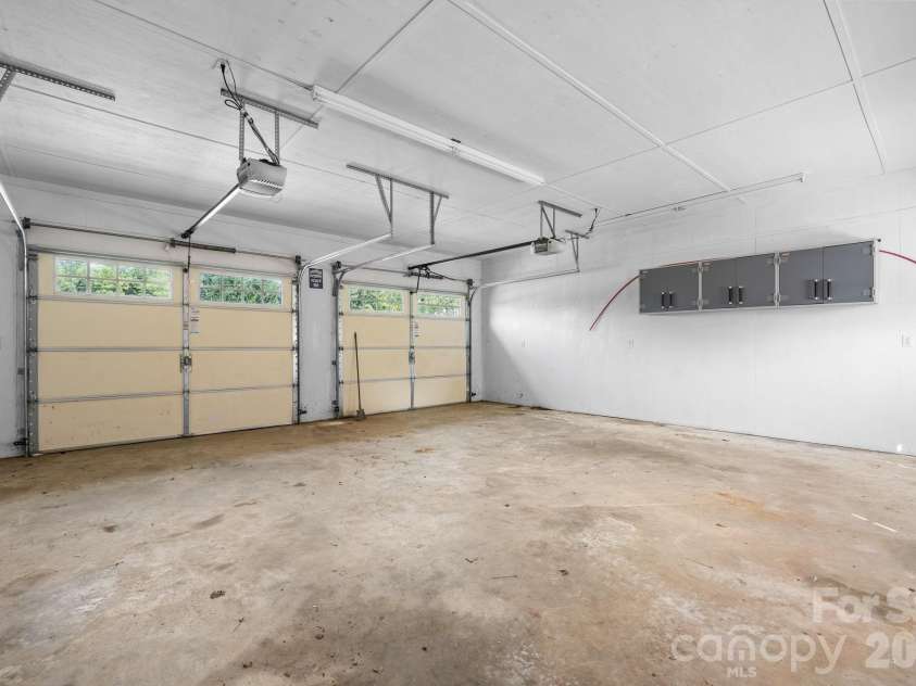 15 6th Em Street, Marion, NC 28752.  MLS# CAR4393735, YatesRealty ID 33979. 