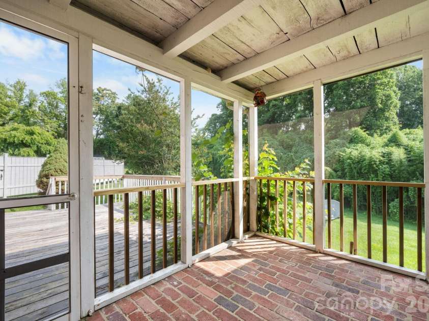 15 6th Em Street, Marion, NC 28752.  MLS# CAR4393735, YatesRealty ID 33979. 
