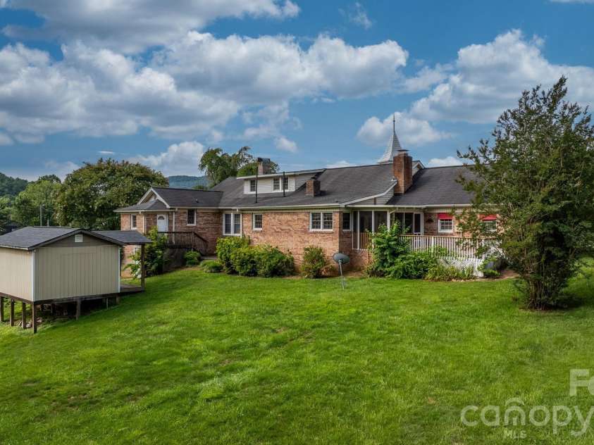 15 6th Em Street, Marion, NC 28752.  MLS# CAR4393735, YatesRealty ID 33979. 
