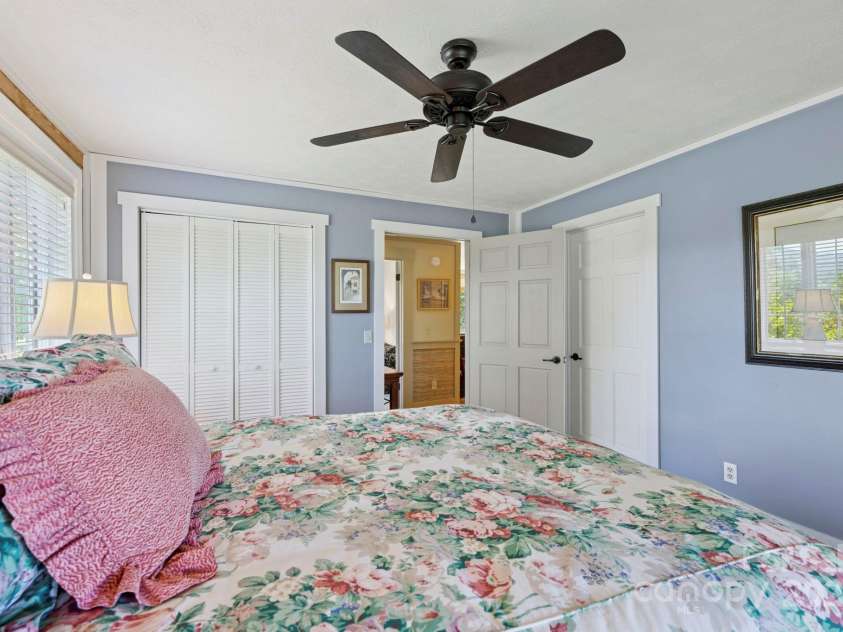 85 Rock Rest Road, Hendersonville, NC 28739.  MLS# CAR4282137, YatesRealty ID 33979. 