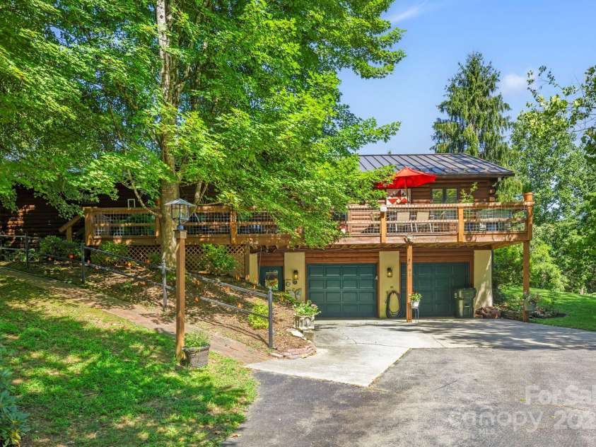 85 Rock Rest Road, Hendersonville, NC 28739.  MLS# CAR4282137, YatesRealty ID 33979. 