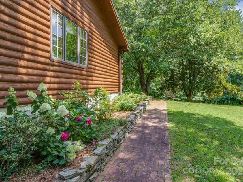 85 Rock Rest Road, Hendersonville, NC 28739.  MLS# CAR4282137, YatesRealty ID 33979. 