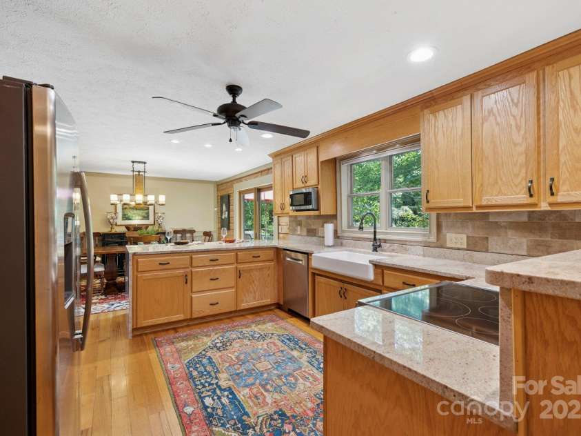 85 Rock Rest Road, Hendersonville, NC 28739.  MLS# CAR4282137, YatesRealty ID 33979. Kitchen/Dining