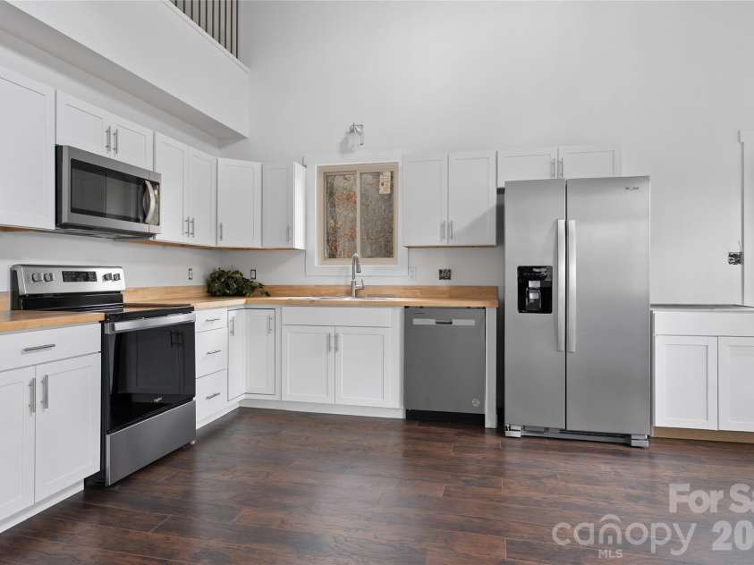 109 Tumblebug Trail Road, Flat Rock, NC 28731.  MLS# CAR4335386, YatesRealty ID 3398. 