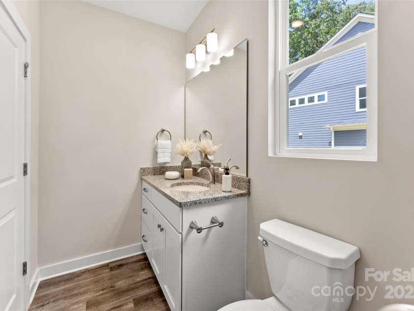 1645 Carolina Circle, Gastonia, NC 28054.  MLS# CAR4288958, YatesRealty ID 3398. Full Bathroom 1