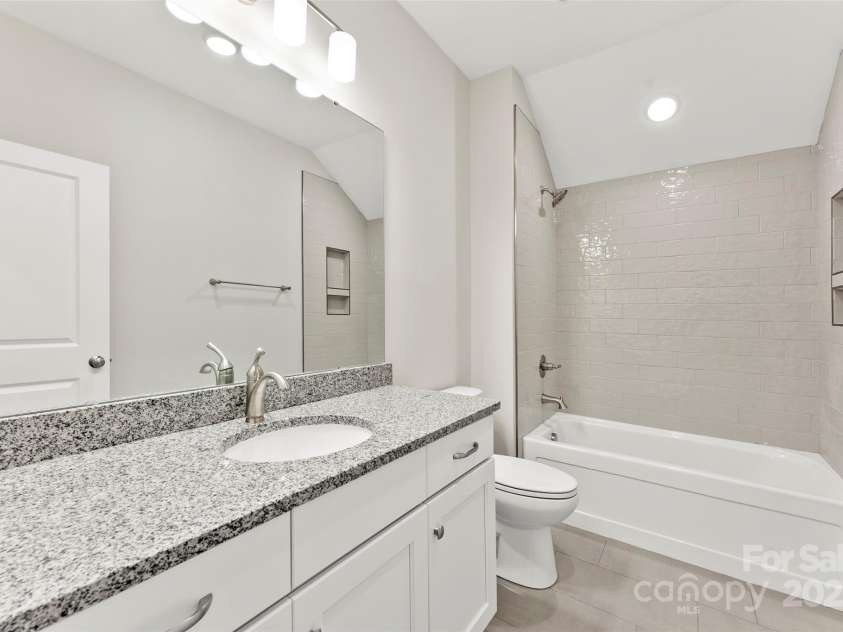 1645 Carolina Circle, Gastonia, NC 28054.  MLS# CAR4288958, YatesRealty ID 3398. Full Bathroom 3