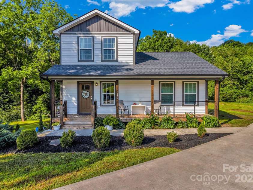 1024 Bear Creek Road, Leicester, NC 28748.  MLS# CAR4277159, YatesRealty ID 33980. 