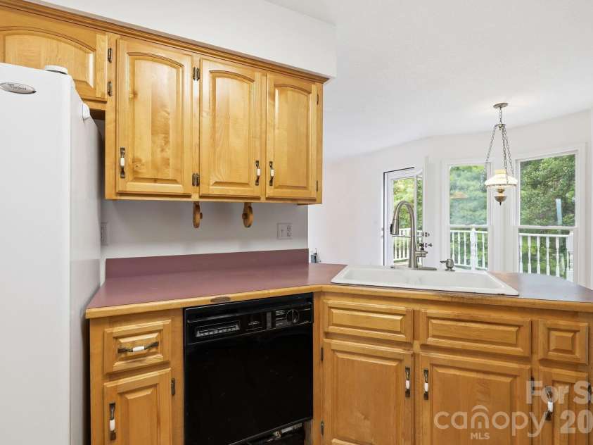 1091 WINDSWEPT RIDGE Road, Marshall, NC 28753.  MLS# CAR4393811, YatesRealty ID 33980. 