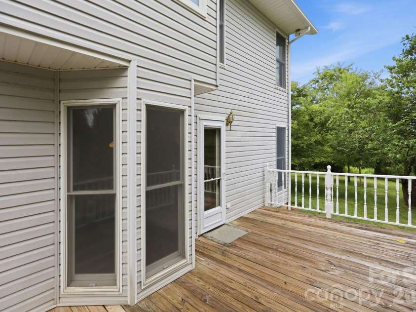 1091 WINDSWEPT RIDGE Road, Marshall, NC 28753.  MLS# CAR4393811, YatesRealty ID 33980. Back Deck