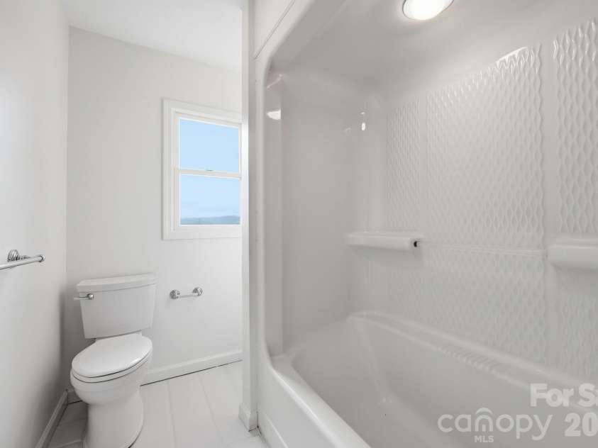 1091 WINDSWEPT RIDGE Road, Marshall, NC 28753.  MLS# CAR4393811, YatesRealty ID 33980. Shared Bath #2-