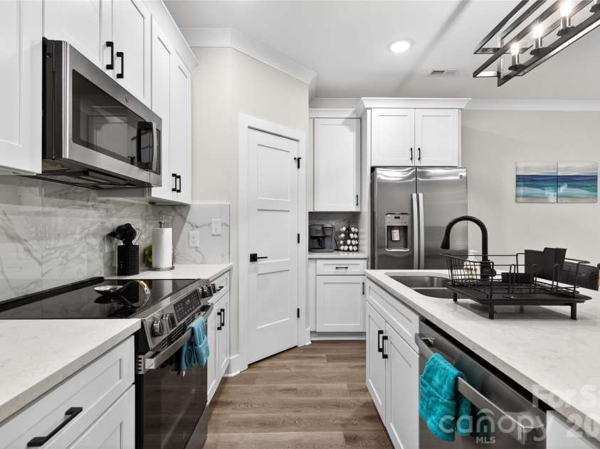 1935 St Mark Street, Charlotte, NC 28216.  MLS# CAR4391374, YatesRealty ID 33981. 