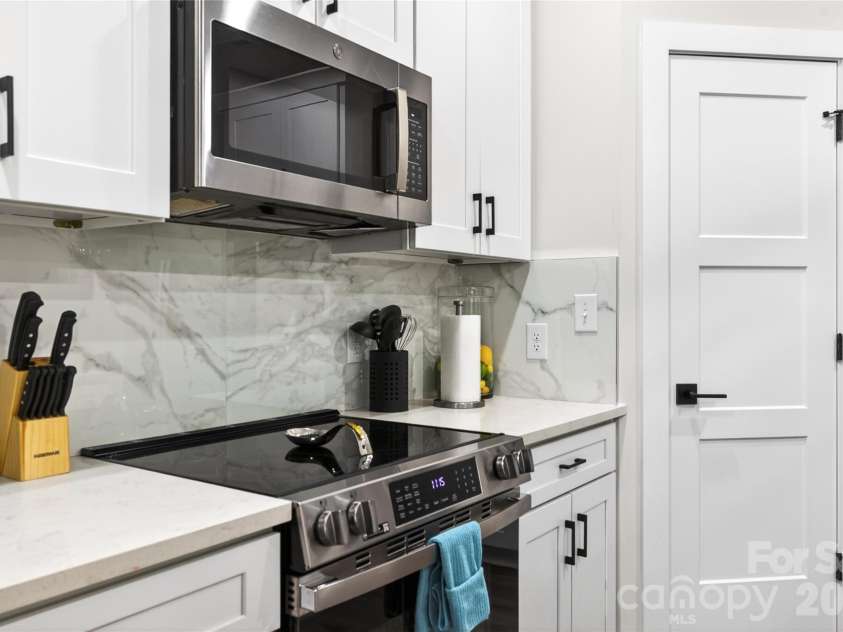 1935 St Mark Street, Charlotte, NC 28216.  MLS# CAR4391374, YatesRealty ID 33981. 