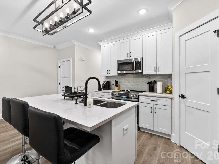 1935 St Mark Street, Charlotte, NC 28216.  MLS# CAR4391374, YatesRealty ID 33981. 