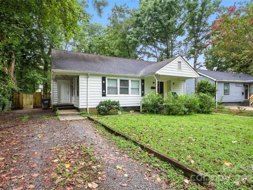 4036 Dinglewood Avenue, Charlotte, NC 28205.  MLS# CAR4289114, YatesRealty ID 33982. 