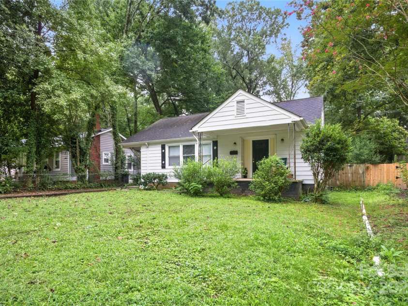 4036 Dinglewood Avenue, Charlotte, NC 28205.  MLS# CAR4289114, YatesRealty ID 33982. 